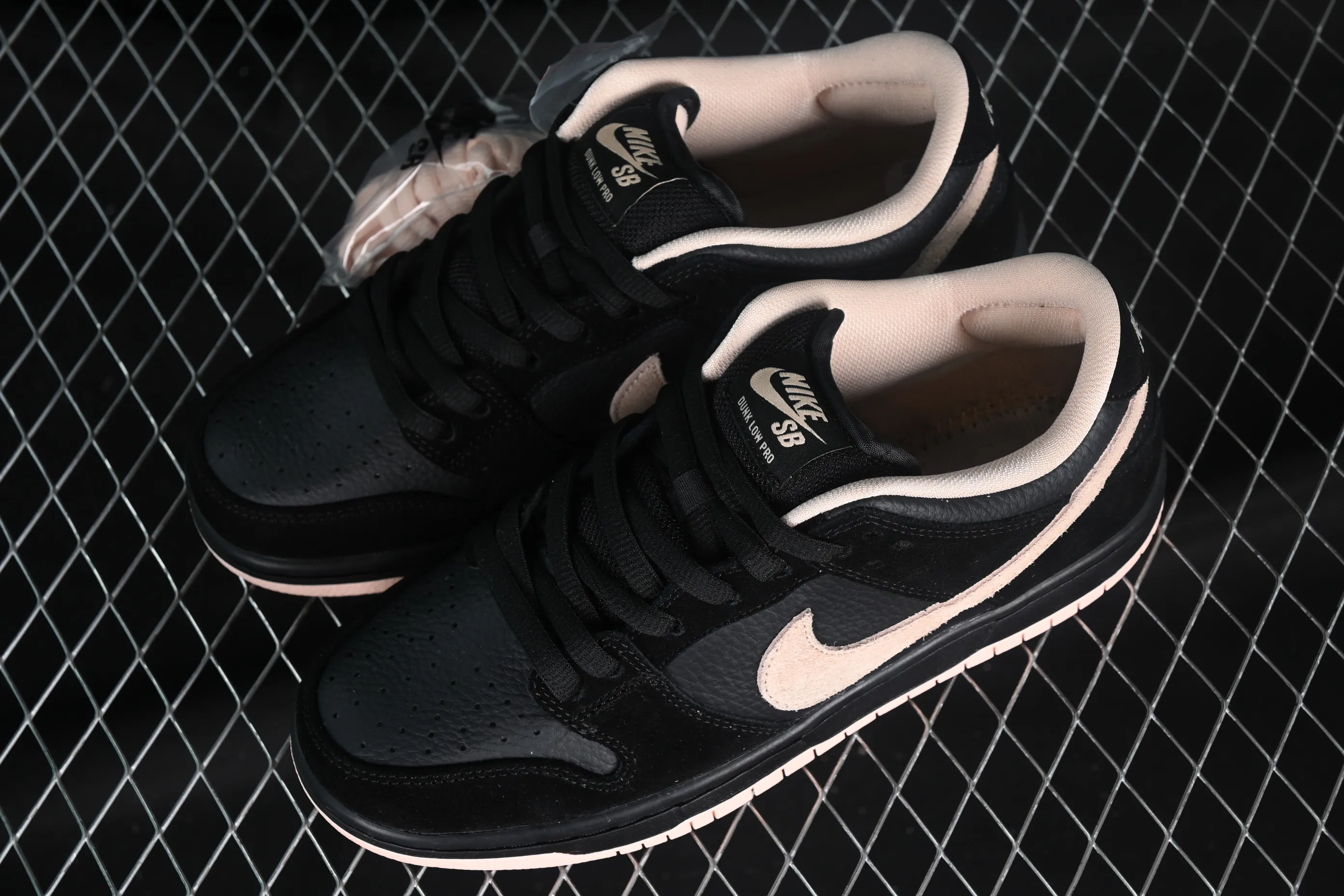 All categories Nk SB Dunk series Nk SB Dunk Low low-top sneakers K version Nk SB Dunk Low black and pink color SB dunk series low-top casual sports skateboard shoes BQ6817-003